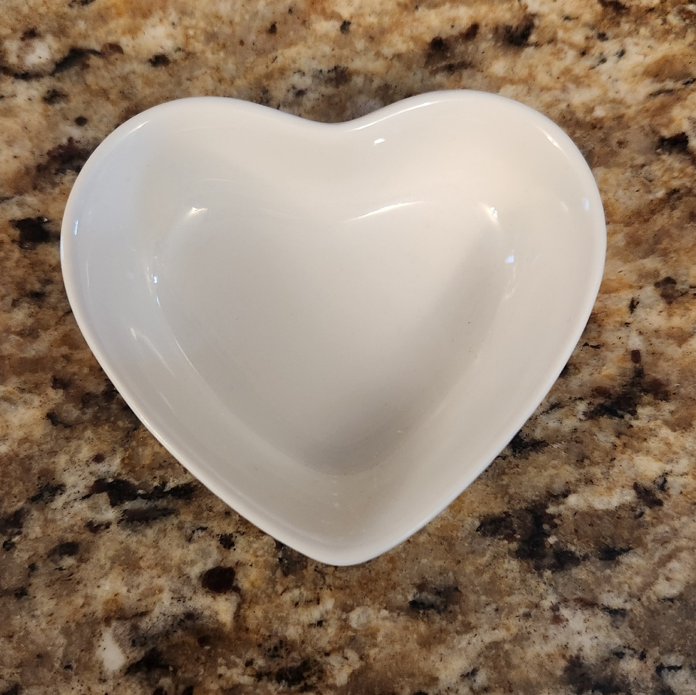 HEART SHAPED CERAMIC RING DISH - Picture 2 of 6